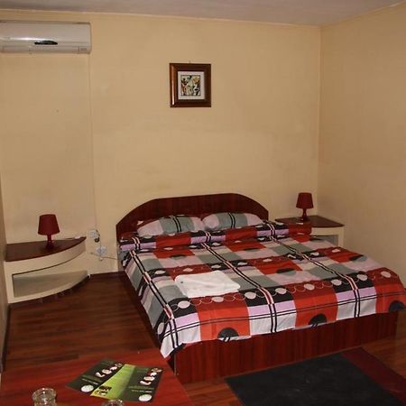 Hotel Casa Verde Prosper Bukares Bagian luar foto